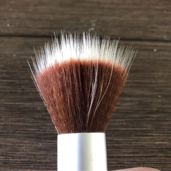 Eco Tools By: Alicia Silverstone Make-up Brush: Total face Brush - Picture 2 of 2